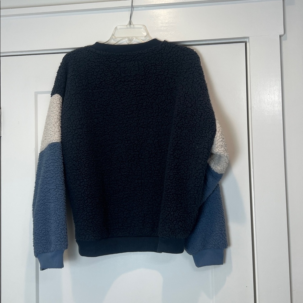 American Eagle Outfitters Navy and Cream Sherpa  Sweater size large. - Picture 5 of 6